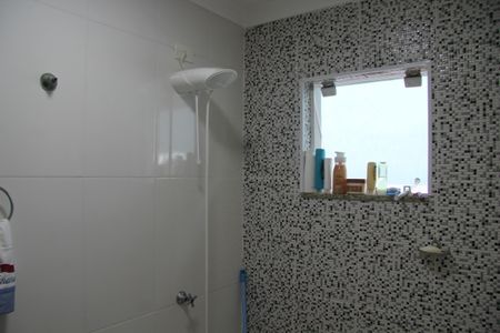 Casa à venda com 175m², 3 quartos e 4 vagasBanheiro da Suíte 02