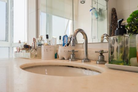 Apartamento à venda com 173m², 3 quartos e 3 vagasBanheiro da Suíte 1