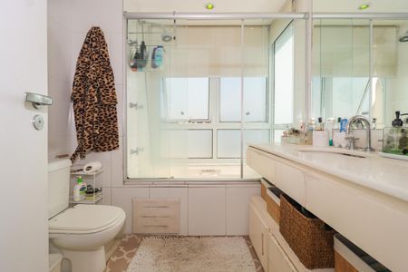 Apartamento à venda com 173m², 3 quartos e 3 vagasBanheiro da Suíte 1