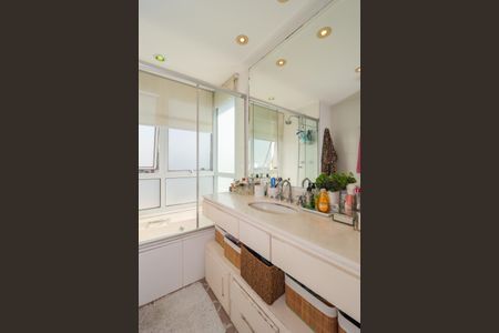 Apartamento à venda com 173m², 3 quartos e 3 vagasBanheiro da Suíte 1