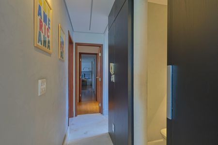 Apartamento à venda com 135m², 3 quartos e 2 vagas Apartamento à venda com 135m², 3 quartos e 2 vagasCorredor