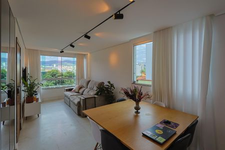 Apartamento à venda com 135m², 3 quartos e 2 vagas Apartamento à venda com 135m², 3 quartos e 2 vagasSala