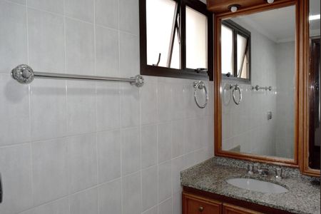 Apartamento para alugar com 389m², 3 quartos e 4 vagasBanheiro da Suíte 2