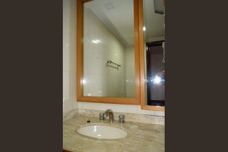 Apartamento para alugar com 389m², 3 quartos e 4 vagasBanheiro da Suíte 1