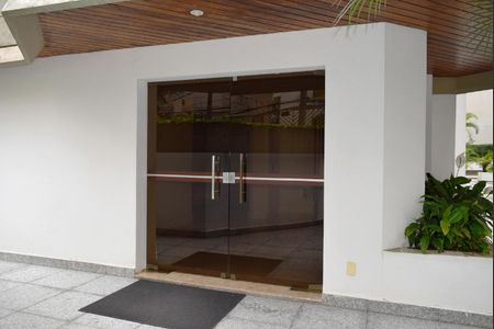 Apartamento para alugar com 389m², 3 quartos e 4 vagasEntrada do edifício