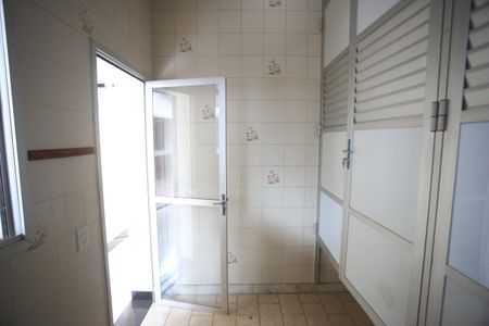 Casa para alugar com 720m², 4 quartos e 6 vagasDispensa