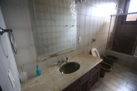 Casa para alugar com 720m², 4 quartos e 6 vagasBanheiro Social