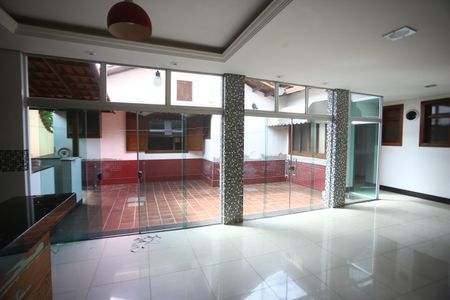 Casa para alugar com 720m², 4 quartos e 6 vagasÁrea comum