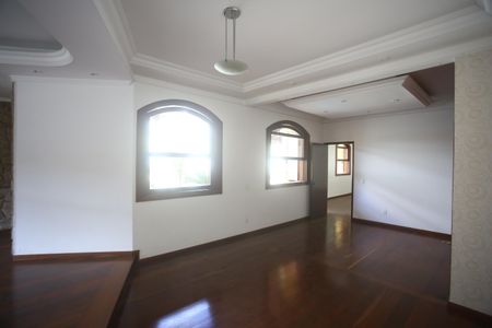 Casa para alugar com 720m², 4 quartos e 6 vagasSala