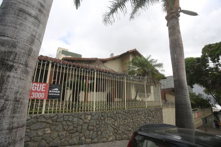 Casa para alugar com 720m², 4 quartos e 6 vagasFachada 