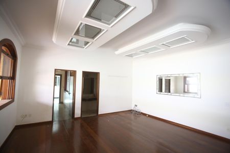 Casa para alugar com 720m², 4 quartos e 6 vagasSala