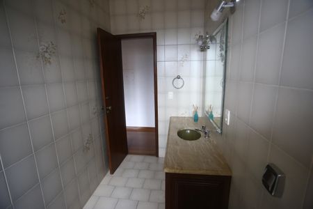 Casa para alugar com 720m², 4 quartos e 6 vagasBanheiro Social