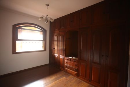 Casa para alugar com 720m², 4 quartos e 6 vagasQuarto 2