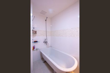 Apartamento à venda com 85m², 2 quartos e 1 vaga Apartamento à venda com 85m², 2 quartos e 1 vagaBanheiro Social