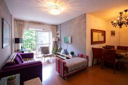 Apartamento à venda com 85m², 2 quartos e 1 vaga Apartamento à venda com 85m², 2 quartos e 1 vagaSala