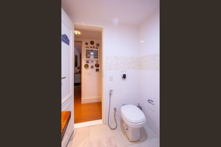 Apartamento à venda com 85m², 2 quartos e 1 vaga Apartamento à venda com 85m², 2 quartos e 1 vagaBanheiro Social