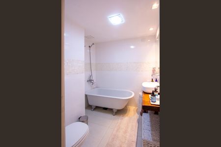 Apartamento à venda com 85m², 2 quartos e 1 vaga Apartamento à venda com 85m², 2 quartos e 1 vagaBanheiro Social