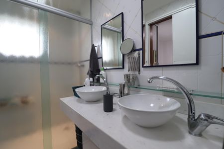 Apartamento à venda com 140m², 3 quartos e 2 vagasBanheirio Quarto 1 suíte