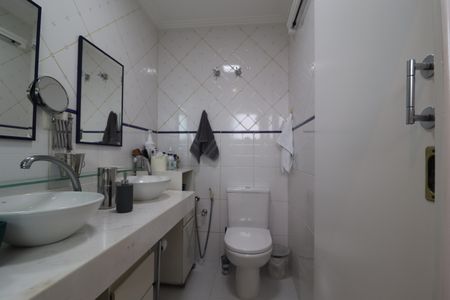 Apartamento à venda com 140m², 3 quartos e 2 vagasBanheirio Quarto 1 suíte