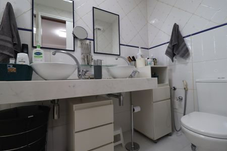 Apartamento à venda com 140m², 3 quartos e 2 vagasBanheirio Quarto 1 suíte