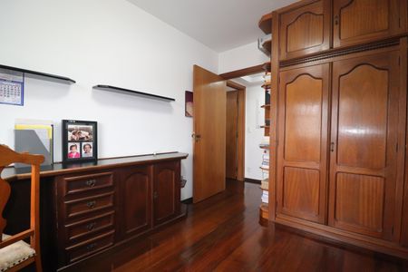 Apartamento à venda com 140m², 3 quartos e 2 vagasQuarto 2 suíte