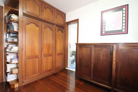 Apartamento à venda com 140m², 3 quartos e 2 vagasQuarto 2 suíte