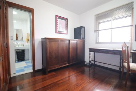 Apartamento à venda com 140m², 3 quartos e 2 vagasQuarto 2 suíte