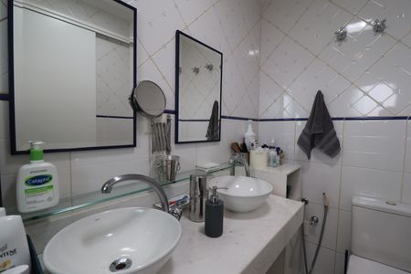 Apartamento à venda com 140m², 3 quartos e 2 vagasBanheirio Quarto 1 suíte