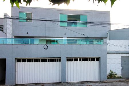 Casa à venda com 360m², 6 quartos e 3 vagasFachada