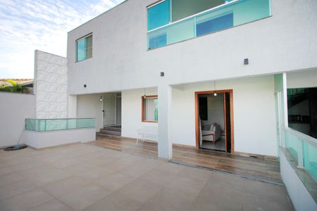 Casa à venda com 360m², 6 quartos e 3 vagasVaranda