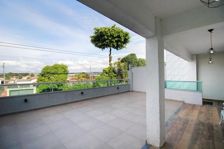 Casa à venda com 360m², 6 quartos e 3 vagasVaranda