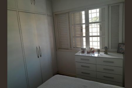 Casa à venda com 210m², 4 quartos e 2 vagas Casa à venda com 210m², 4 quartos e 2 vagasQuarto 1