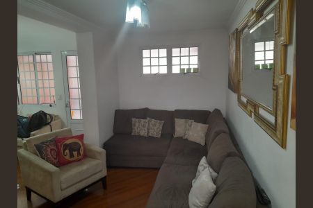 Casa à venda com 210m², 4 quartos e 2 vagas Casa à venda com 210m², 4 quartos e 2 vagasSala