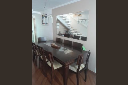 Casa à venda com 210m², 4 quartos e 2 vagas Casa à venda com 210m², 4 quartos e 2 vagasSala