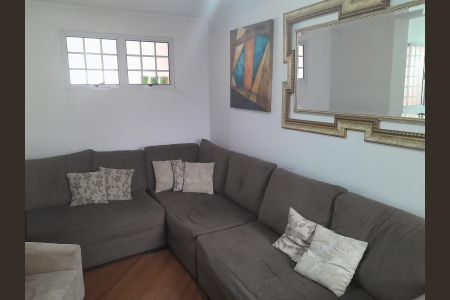 Casa à venda com 210m², 4 quartos e 2 vagas Casa à venda com 210m², 4 quartos e 2 vagasSala