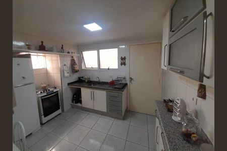 Casa à venda com 210m², 4 quartos e 2 vagas Casa à venda com 210m², 4 quartos e 2 vagasCozinha