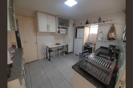 Casa à venda com 210m², 4 quartos e 2 vagas Casa à venda com 210m², 4 quartos e 2 vagasCozinha