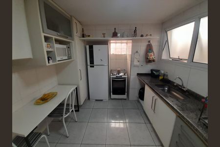 Casa à venda com 210m², 4 quartos e 2 vagas Casa à venda com 210m², 4 quartos e 2 vagasCozinha