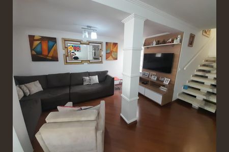 Casa à venda com 210m², 4 quartos e 2 vagas Casa à venda com 210m², 4 quartos e 2 vagasSala