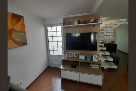 Casa à venda com 210m², 4 quartos e 2 vagas Casa à venda com 210m², 4 quartos e 2 vagasSala