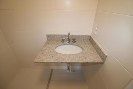 Apartamento à venda com 56m², 2 quartos e 1 vagaQuarto 2 - Banheiro