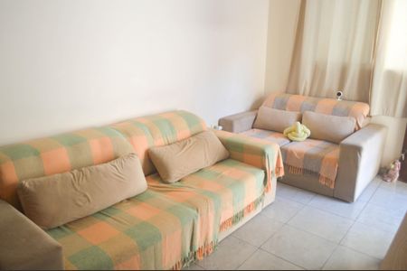 Casa à venda com 126m², 2 quartos e 3 vagasSala