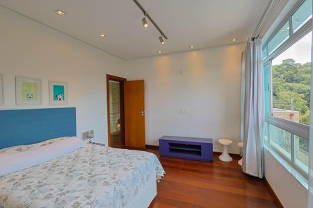 Casa de condomínio à venda com 510m², 4 quartos e 3 vagasQuarto 4