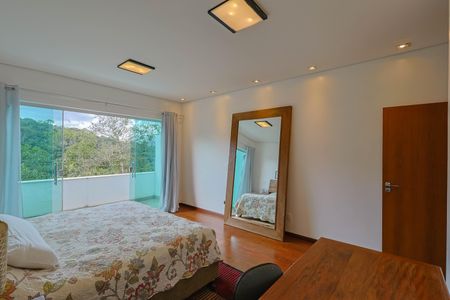 Casa de condomínio à venda com 510m², 4 quartos e 3 vagasSuíte