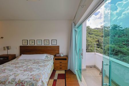 Casa de condomínio à venda com 510m², 4 quartos e 3 vagasSuíte