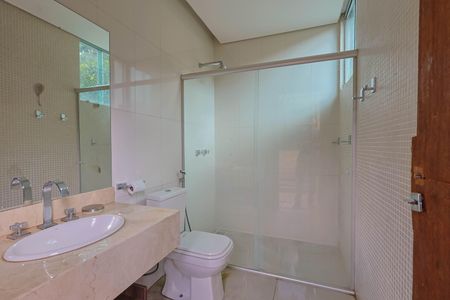 Casa de condomínio à venda com 510m², 4 quartos e 3 vagasBanheiro 1