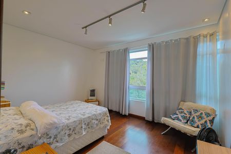 Casa de condomínio à venda com 510m², 4 quartos e 3 vagasQuarto 3