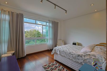 Casa de condomínio à venda com 510m², 4 quartos e 3 vagasQuarto 4