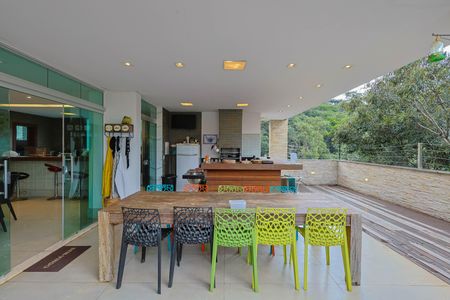 Casa de condomínio à venda com 510m², 4 quartos e 3 vagasÁrea externa