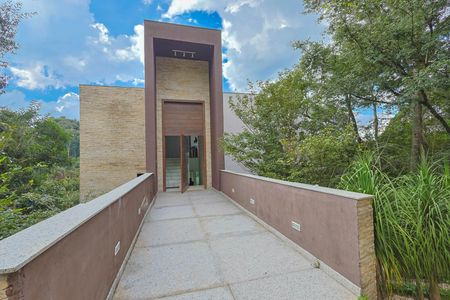 Casa de condomínio à venda com 510m², 4 quartos e 3 vagasEntrada